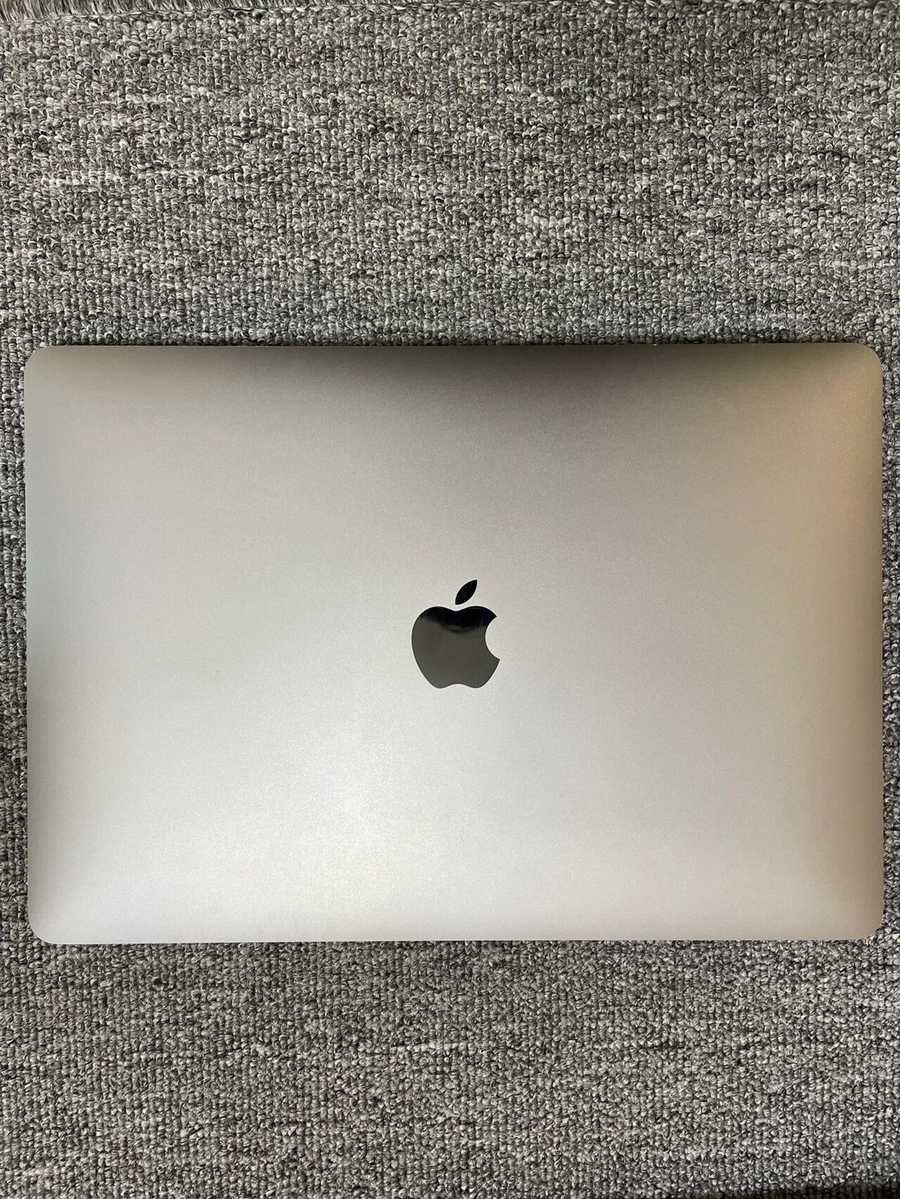 18 19MACBOOK AIR18-19年间的MACBOOK AIR，时尚与科技的完美结合-第3张图片