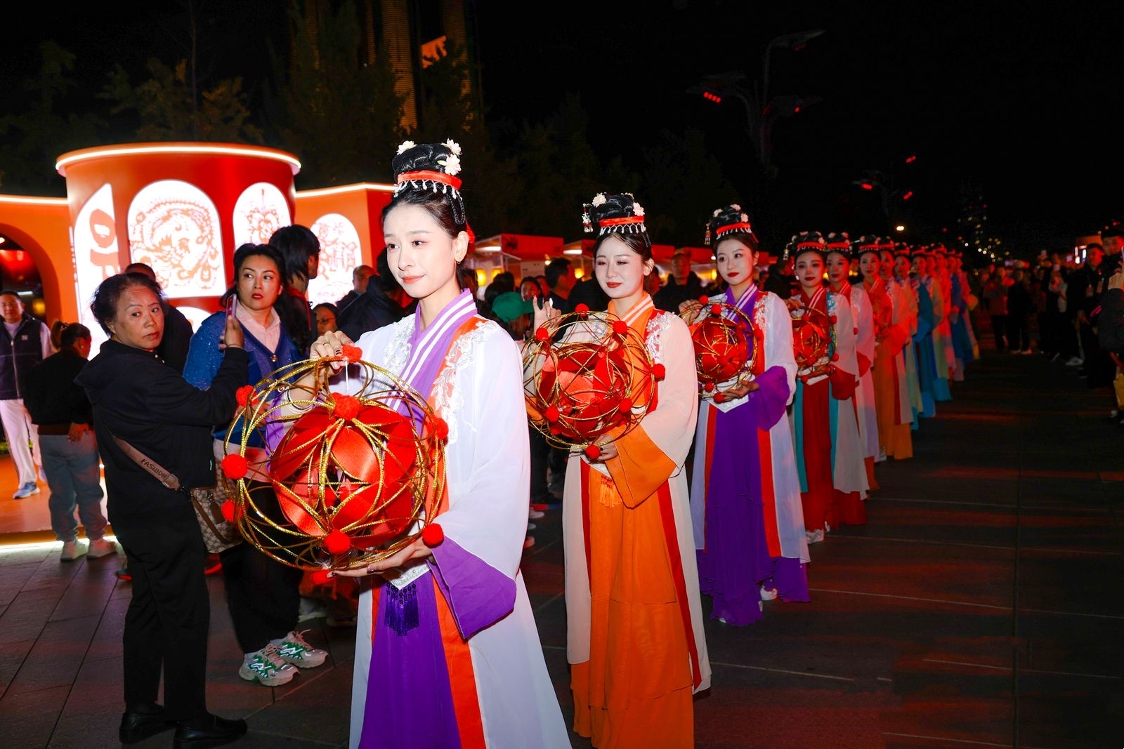 探索都市之夜，888夜生活的魅力与风情