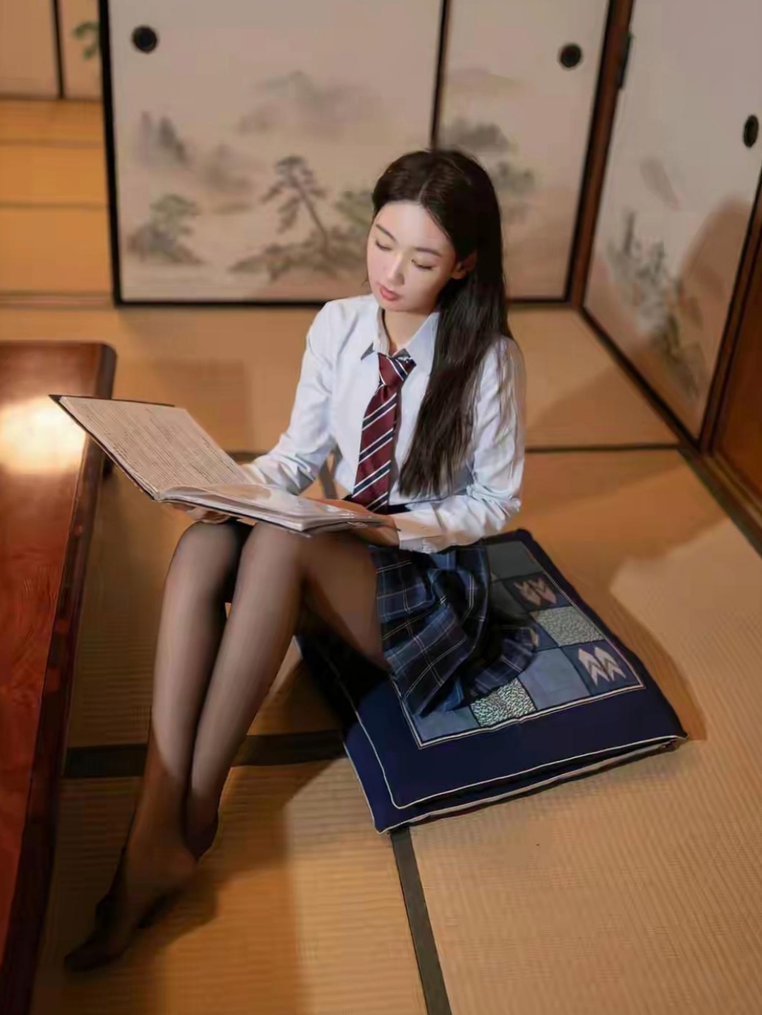撕开老师的丝袜白丝扒开粉嫩的小探索教育之美，教师丝袜下的细腻世界-第1张图片