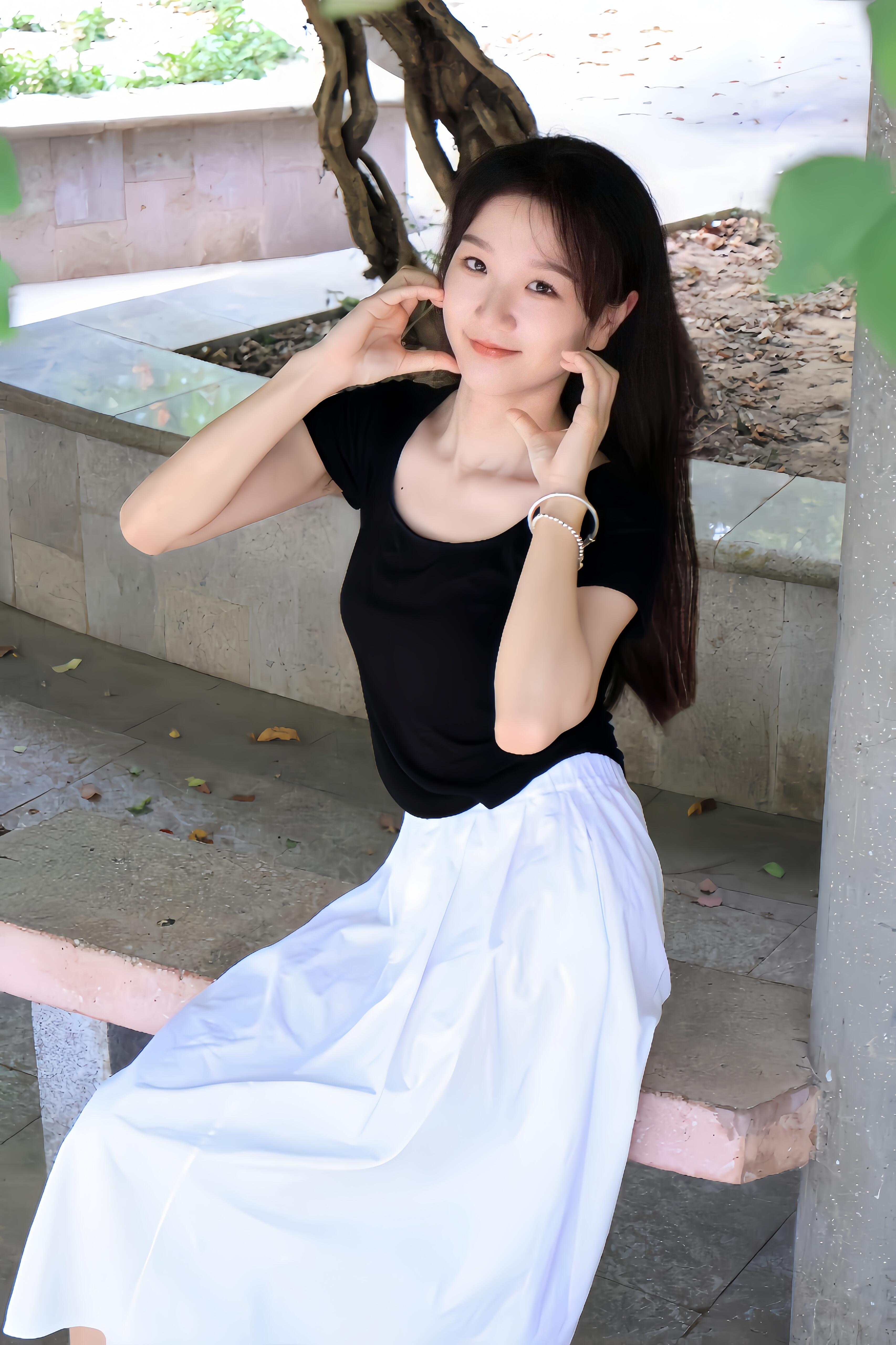 性感老师身材造假视频揭秘性感老师背后的身材造假现象-第1张图片