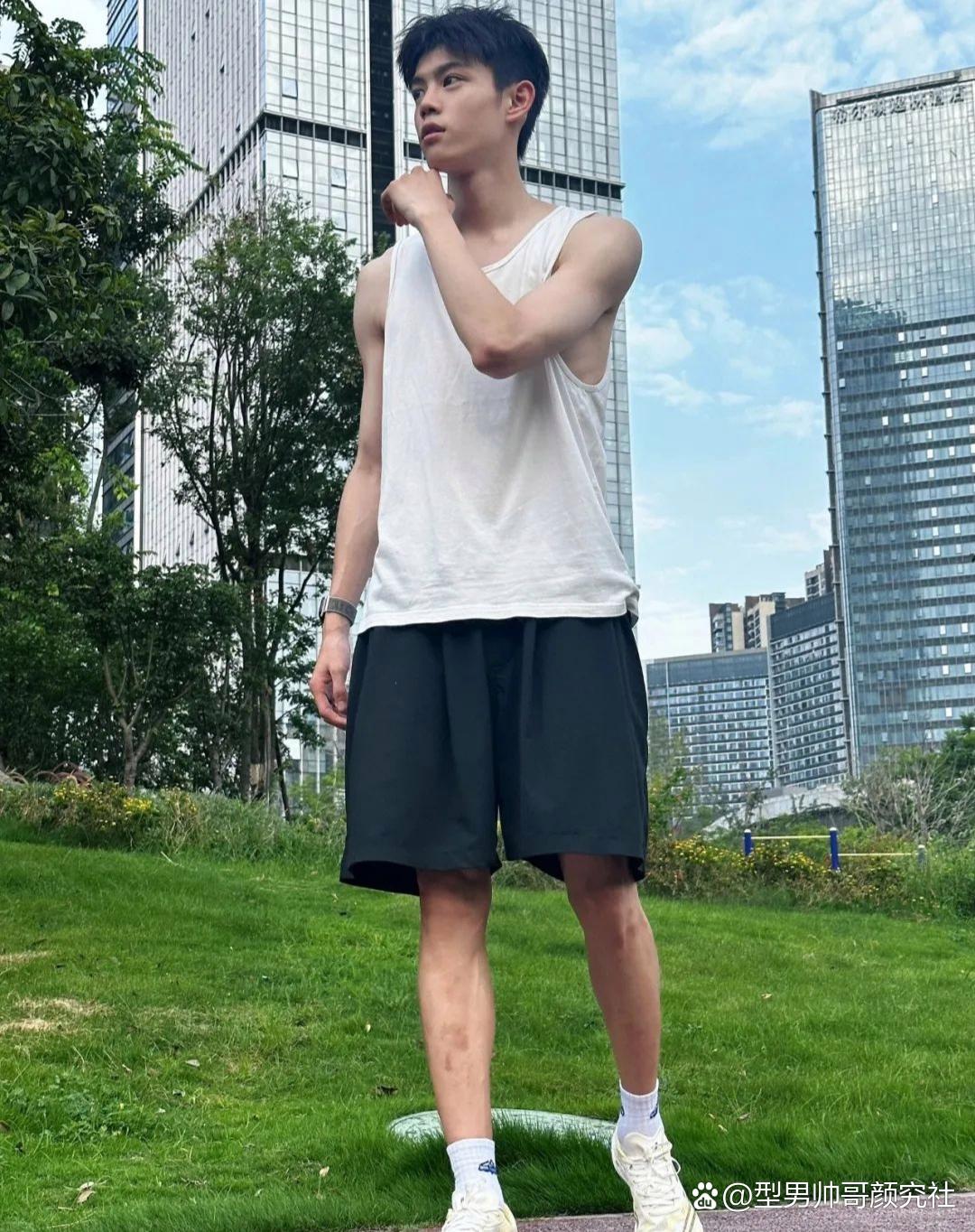 GARY18-19，阳光下的帅气男孩-第2张图片