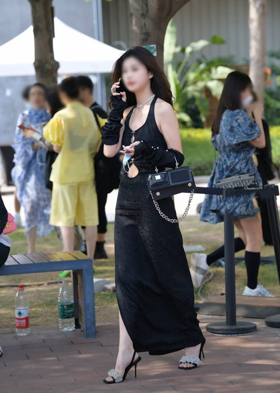 五十二岁老妇全程露脸，勇敢的自我展现与生活的美丽