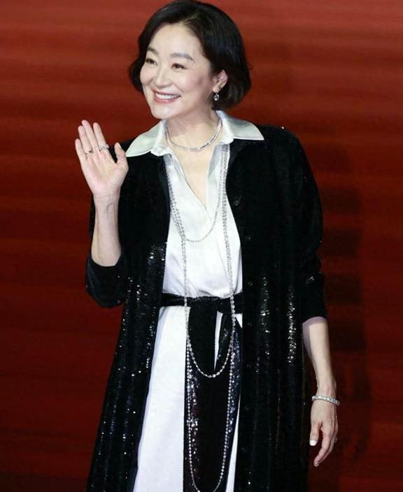 大陆老熟女60岁大陆老熟女60岁，岁月赋予的魅力与智慧-第2张图片