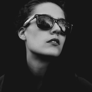 女王坐脸图片卡通女王坐脸图片的魅力与解读