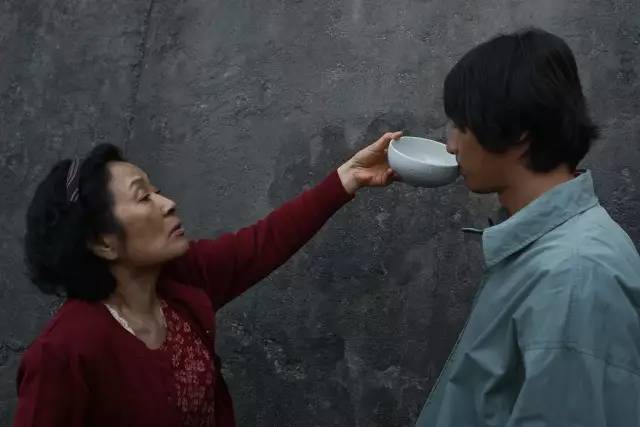 儿子妈妈是你一个人的免费观看母爱独享，儿子，妈妈是你一个人的-第2张图片