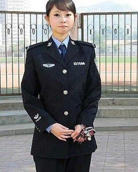 公安局长初尝警花味公安局长初尝警花之味——警界之花绽放的正义与责任