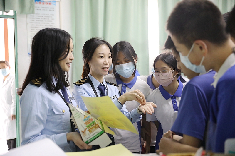 学生幻女与印度文化中的自由性观念
