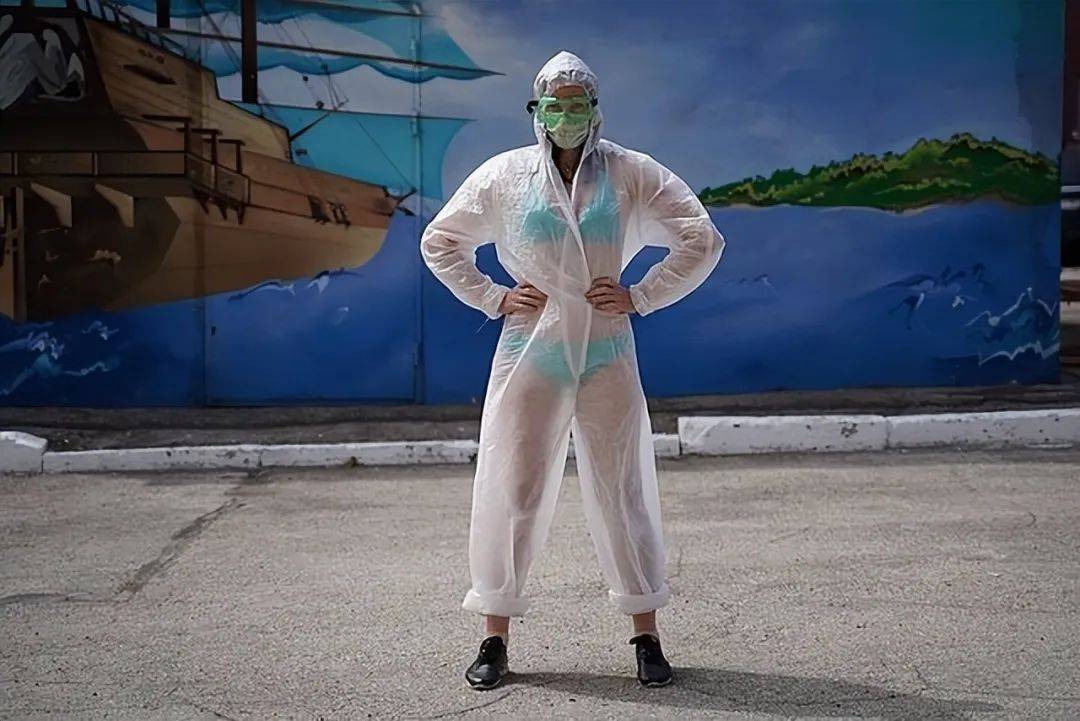 女生衣服全没了之后长什么样女生衣服全都没了之后，她将如何面对生活？
