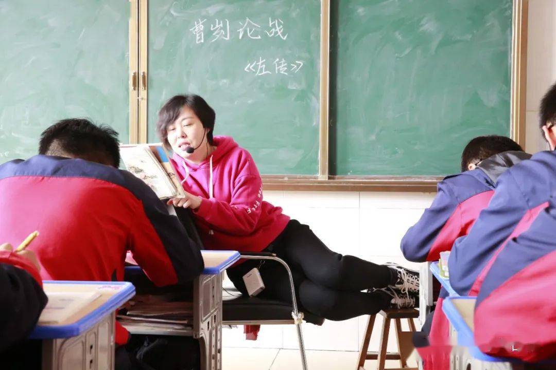 上课时被同学摸出水来上课时意外触发的敏感体验-第2张图片