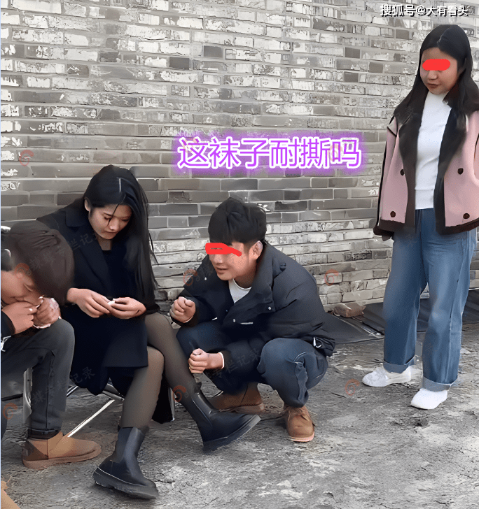 丝袜脚夹住上下摩擦榨精丝袜脚部摩擦的秘密与探索