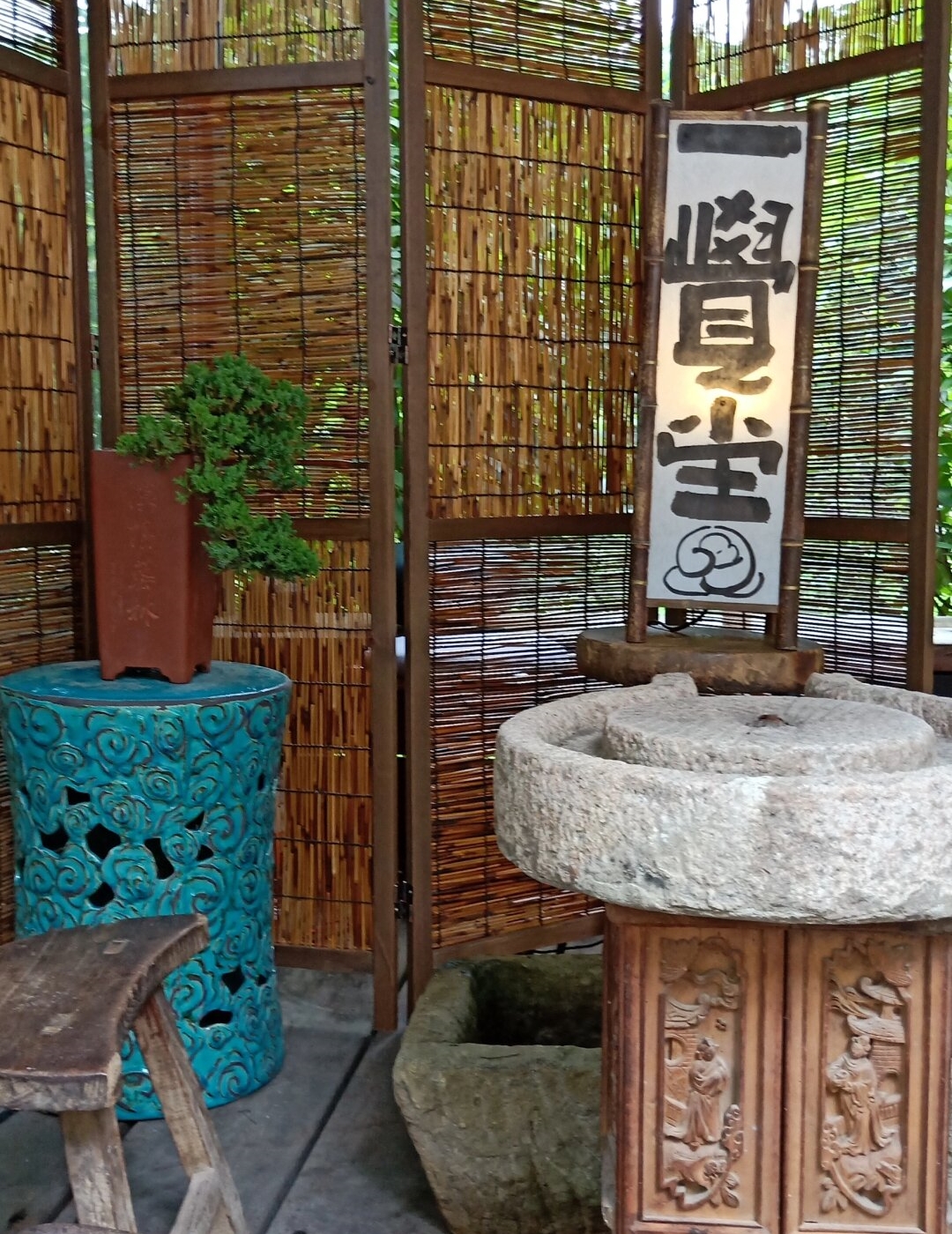 车内的时光之旅，一个宁静的沉思时刻-第2张图片
