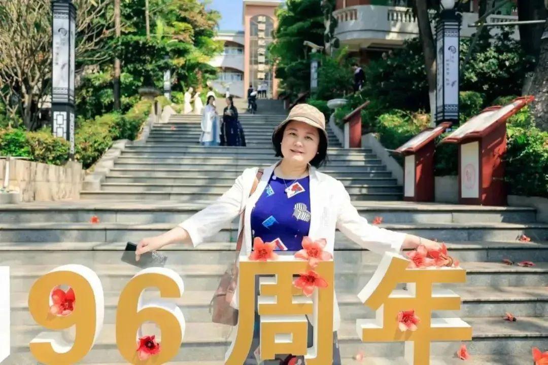 后入国产女教师的风采与影响-第1张图片