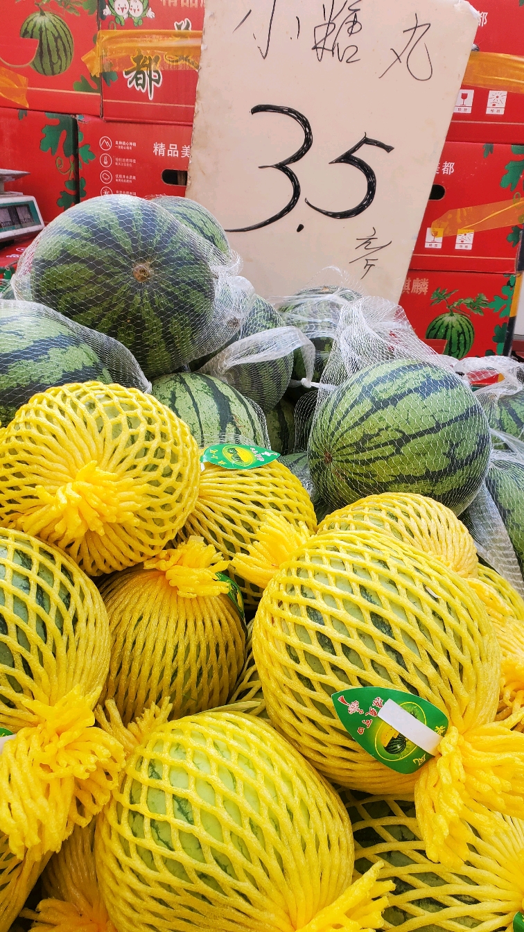 夏日瓜果盛宴，多彩多味的蔬果世界-第1张图片
