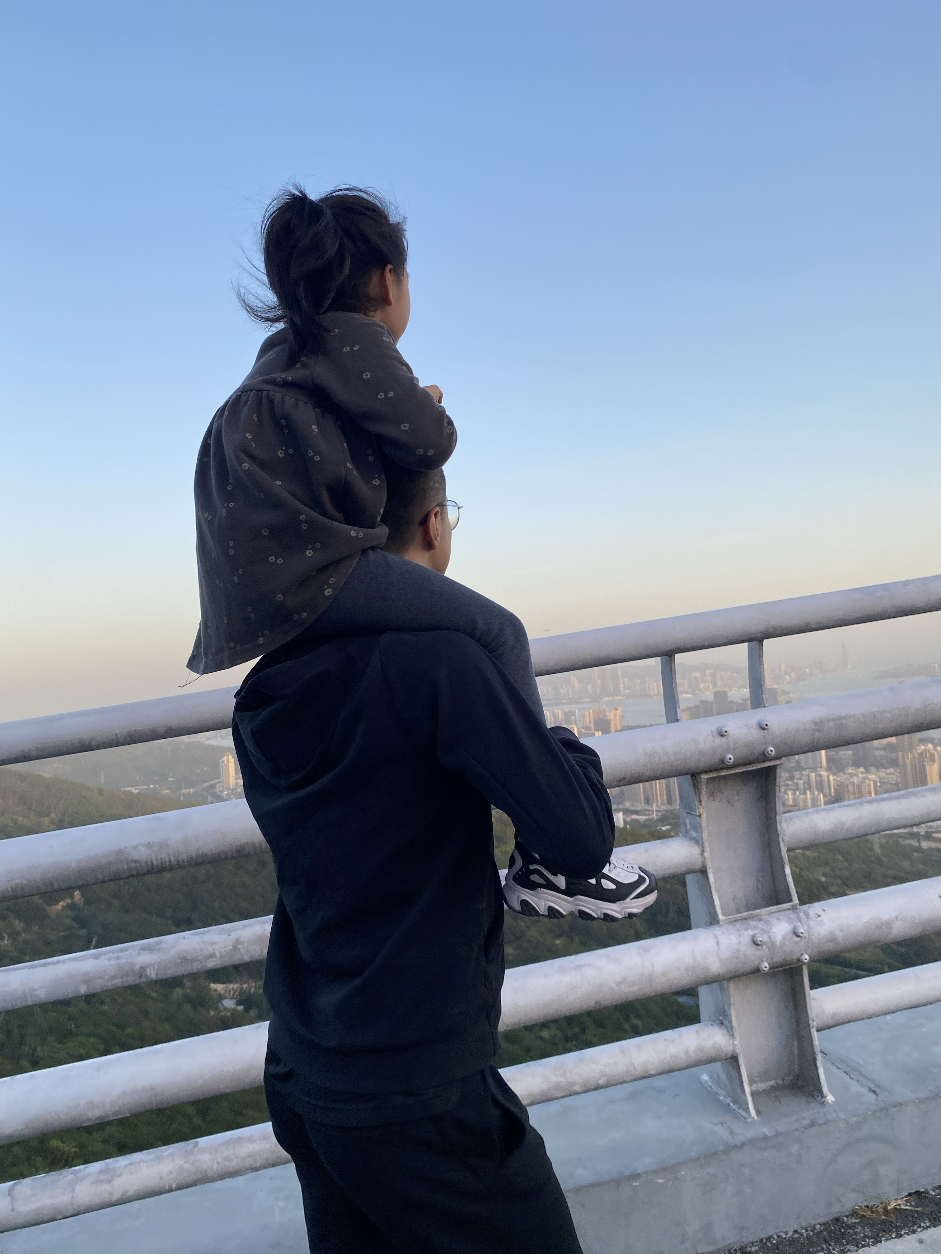 女儿再让爸上一次班的说说女儿的请求，再让爸爸体验一次难忘的时光