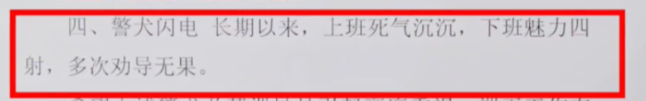 狗狗太长卡在里面不出来狗狗遭遇尴尬困境，过长的玩具卡住无法取出
