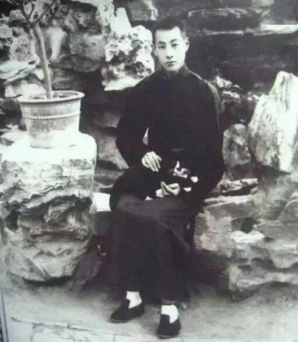 下贱妓女抽打扒开打花蒂下贱妓女，残酷的抽打与扒开背后的花蒂真相-第2张图片