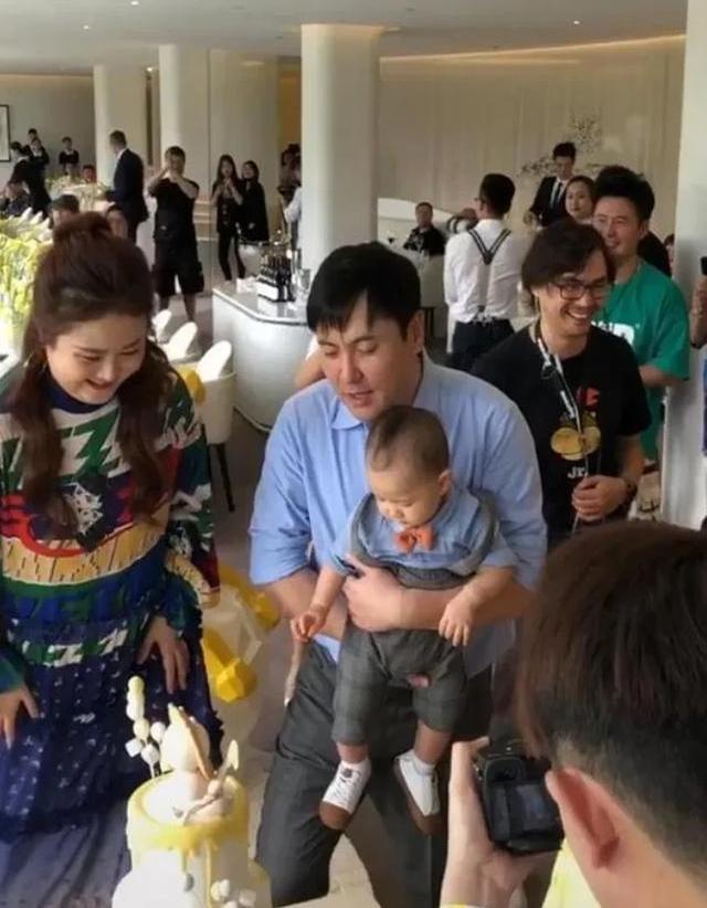 月月大小姐视频，网络热议的背后
