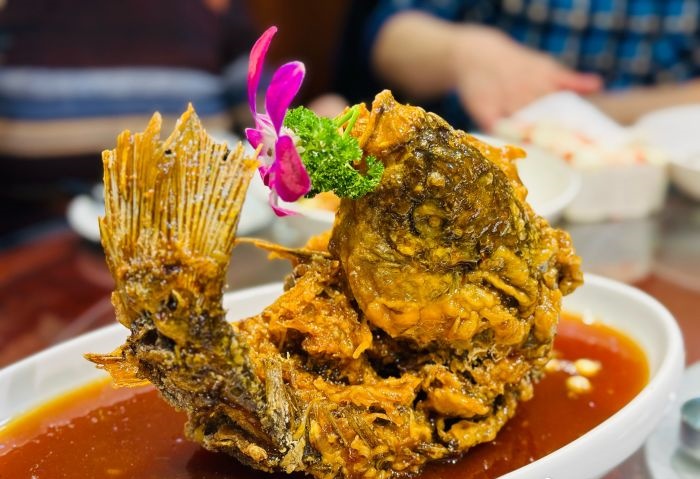 鲤鱼吸水的咬怎么做鲤鱼吸水咬法，烹饪的独特技艺-第1张图片