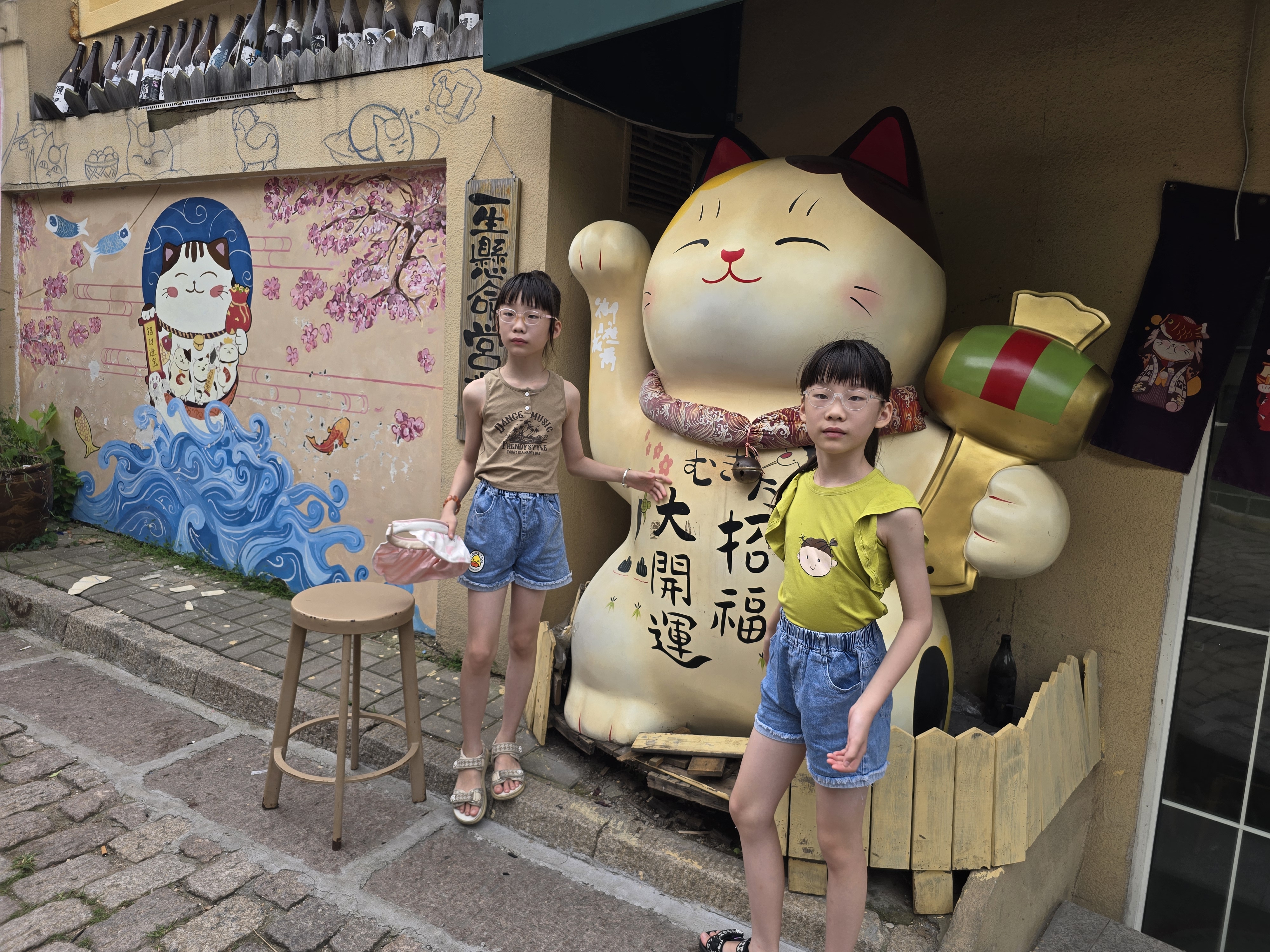 和两个女的一起玩3与两位佳人共度欢乐时光