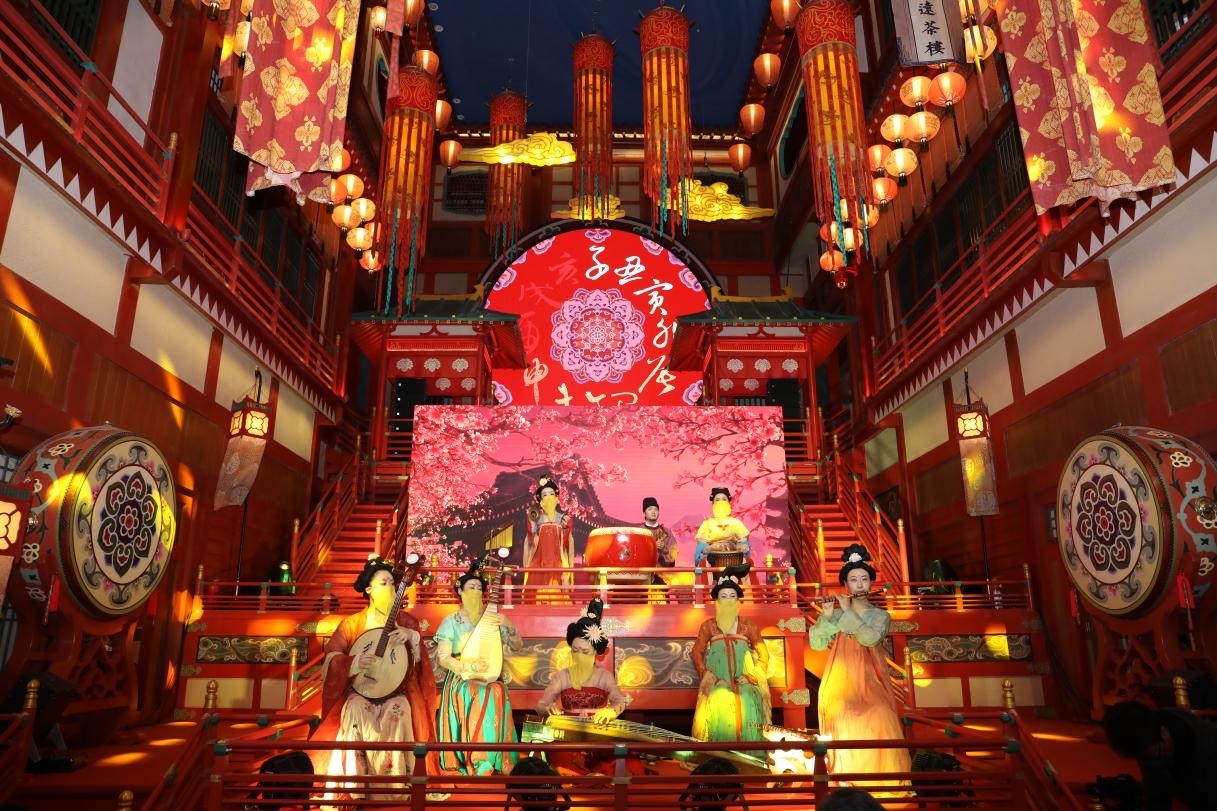 穿越成捡来的共妻NP穿越之旅，共妻NP的奇妙生活-第2张图片