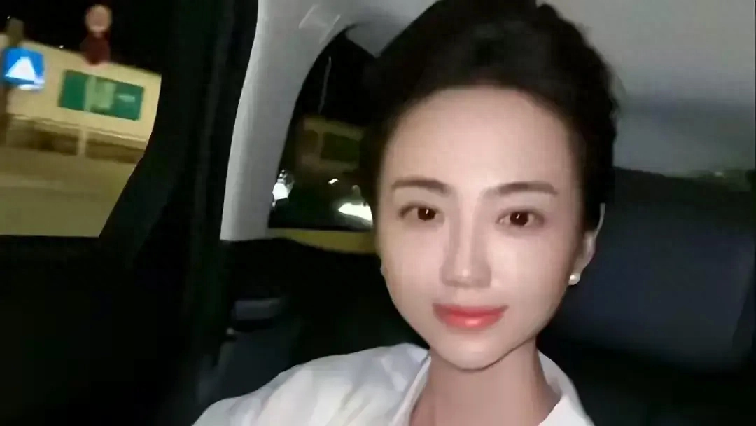 网络红人何苗网络红人何苗，从平凡到璀璨的蜕变