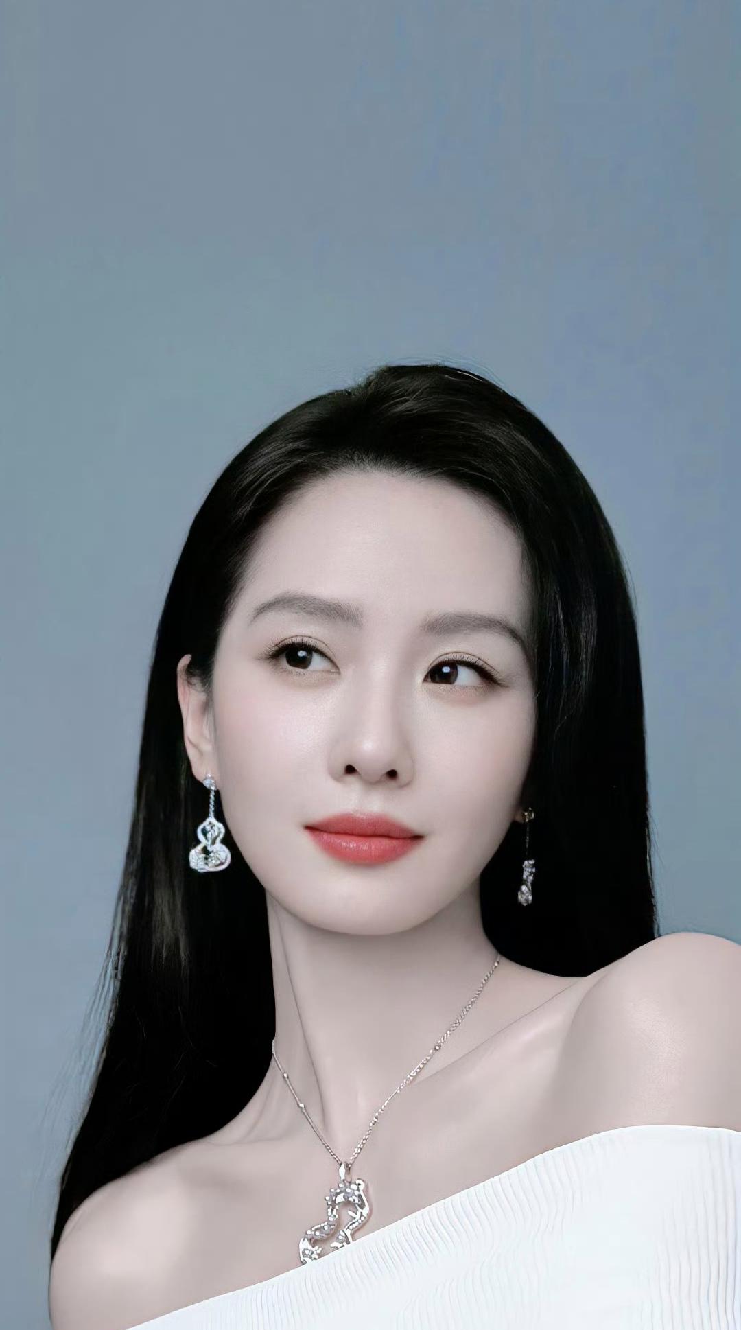 亚洲毛衣亚洲妇女与毛发特征-第1张图片