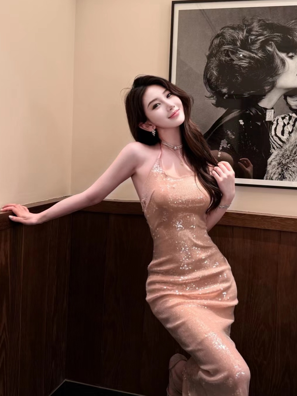 女性体态之美，探索女性两腿张开之姿态的魅力-第1张图片
