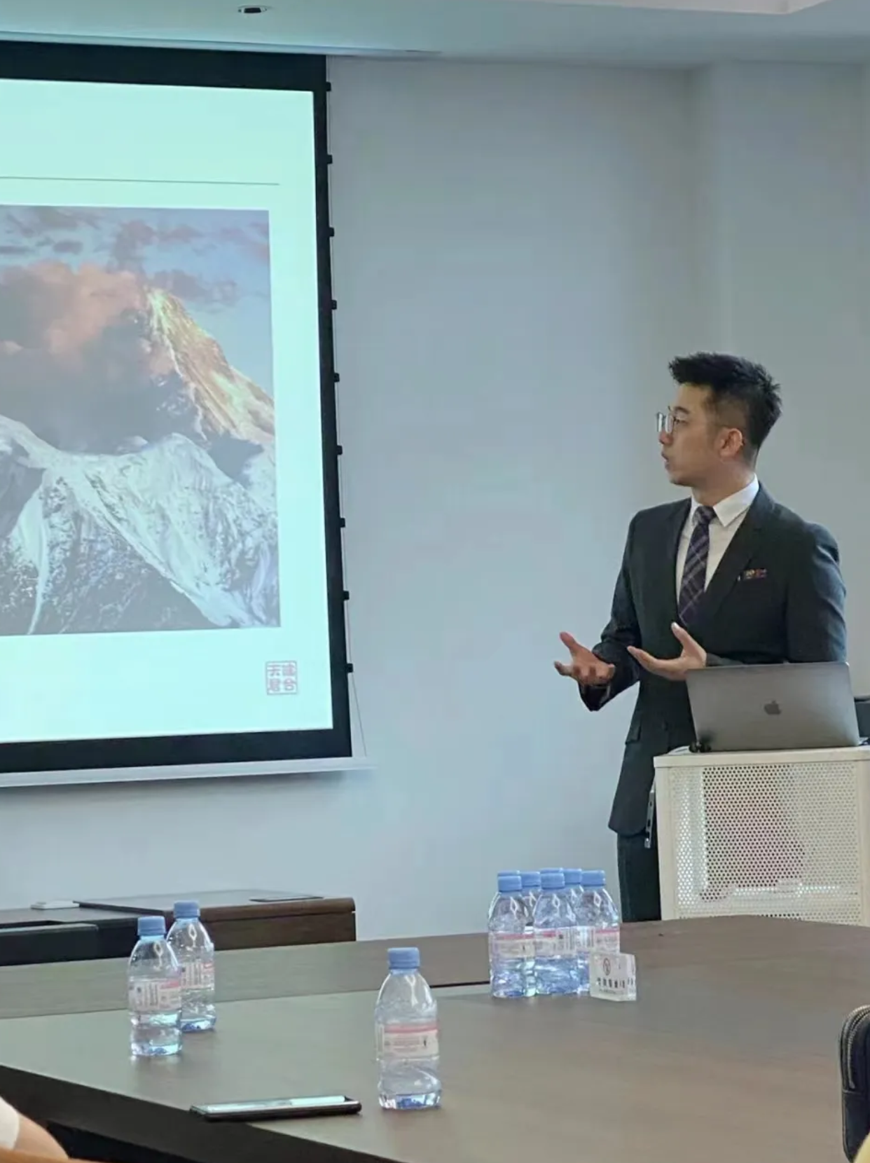 毛网，从虚拟到现实的社交新纪元