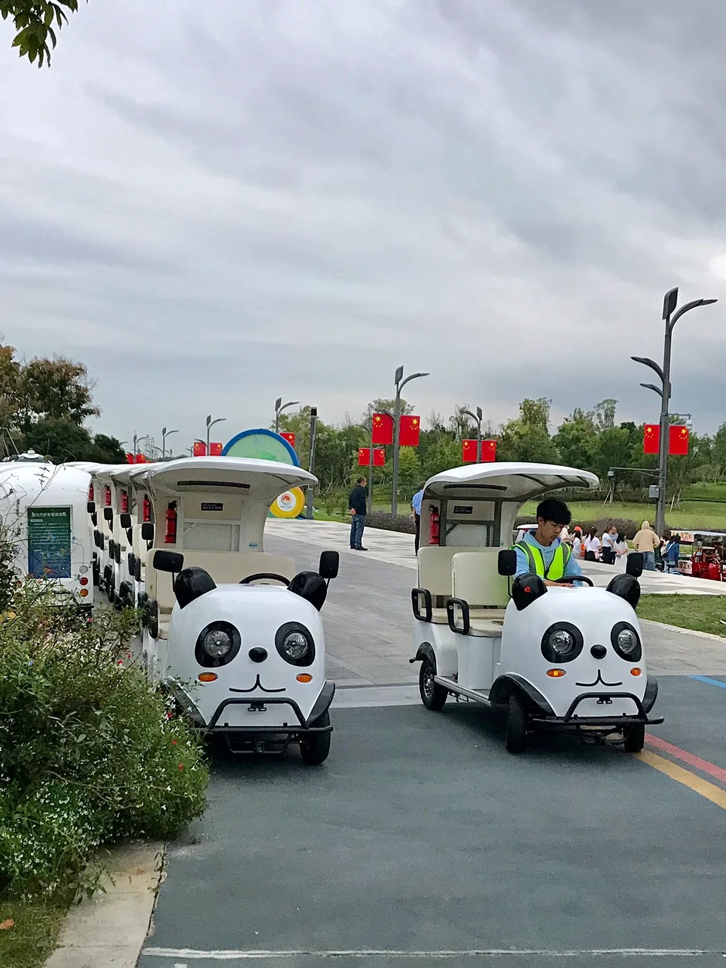 啊公交车坐最后一排被C公交车最后一排的秘密体验