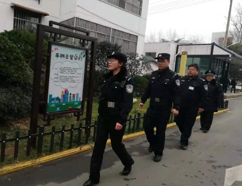 女子撕破警察裤子女子意外撕破警察裤子事件纪实-第1张图片