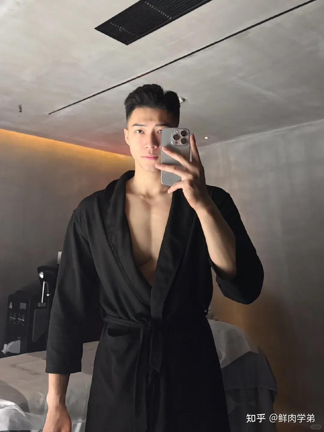 8块腹肌下面蛋蛋探索男性魅力之谜，8块腹肌与下面蛋蛋的微妙关系