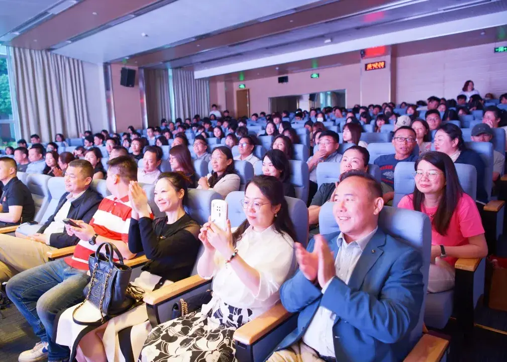 成人总站，探索成长与自我发展的平台-第1张图片