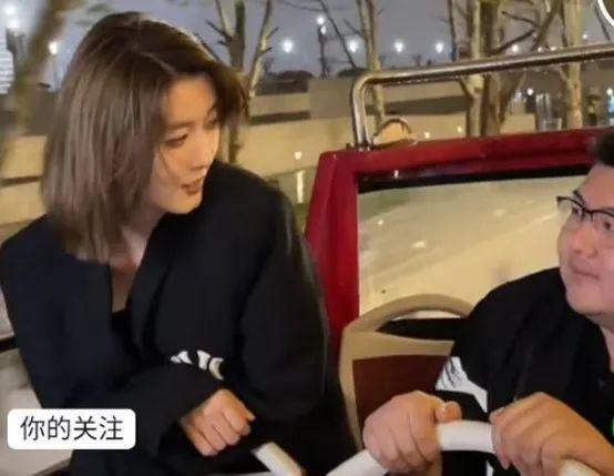 痞幼和猴哥打扑克图痞幼与猴哥的扑克牌对决