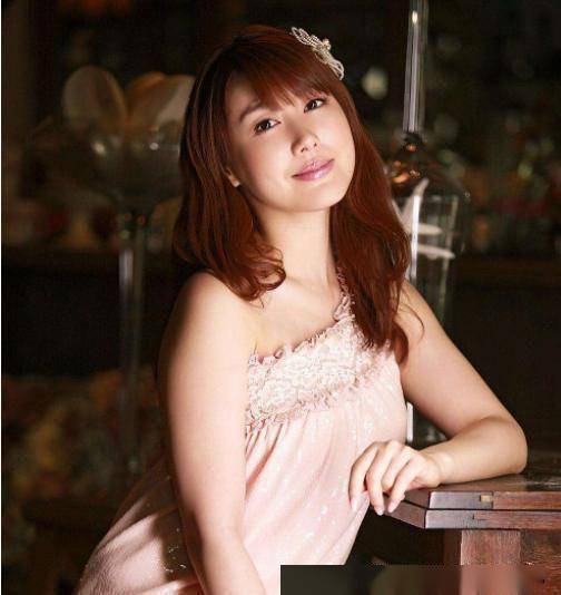 欧美熟妇的魅力——探索BBBXXX的美丽与风韵-第1张图片