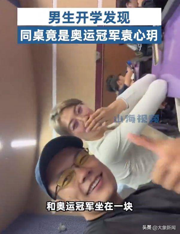 上课被同桌用震蛋折磨喷汁上课遭遇同桌的震蛋折磨——我的痛苦经历