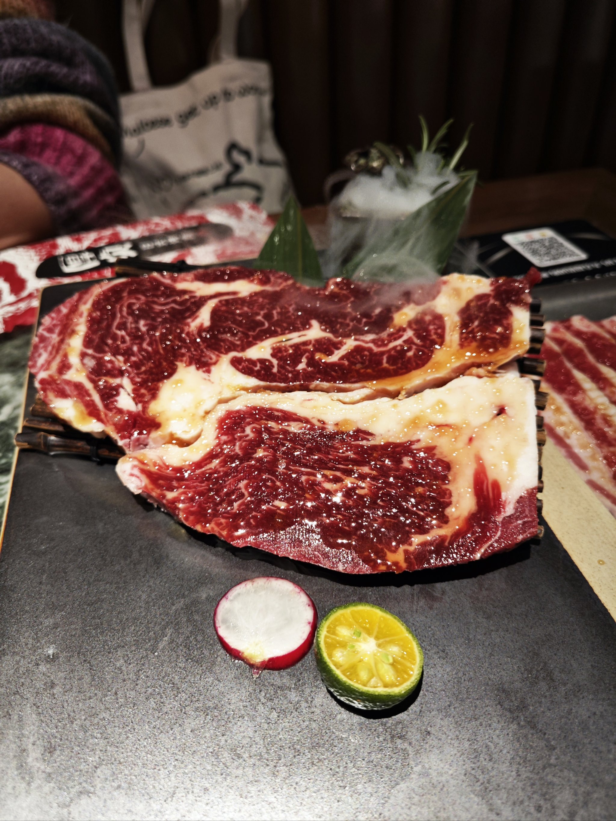 肉香满溢肉香满溢，美食的诱惑与烹饪的魅力-第2张图片