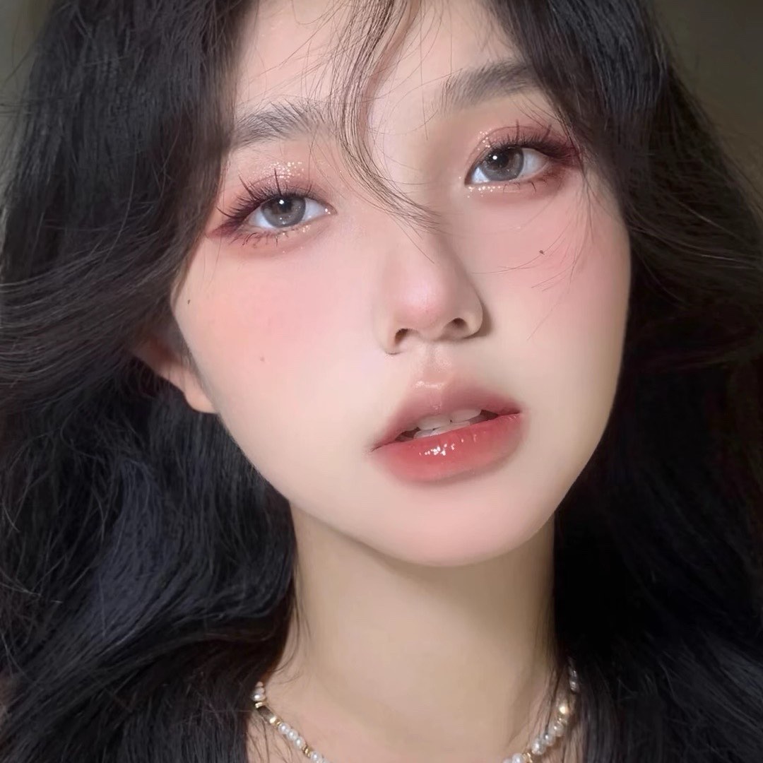 日系女生裸妆图片日系女生裸妆图片，清新自然的妆容之美