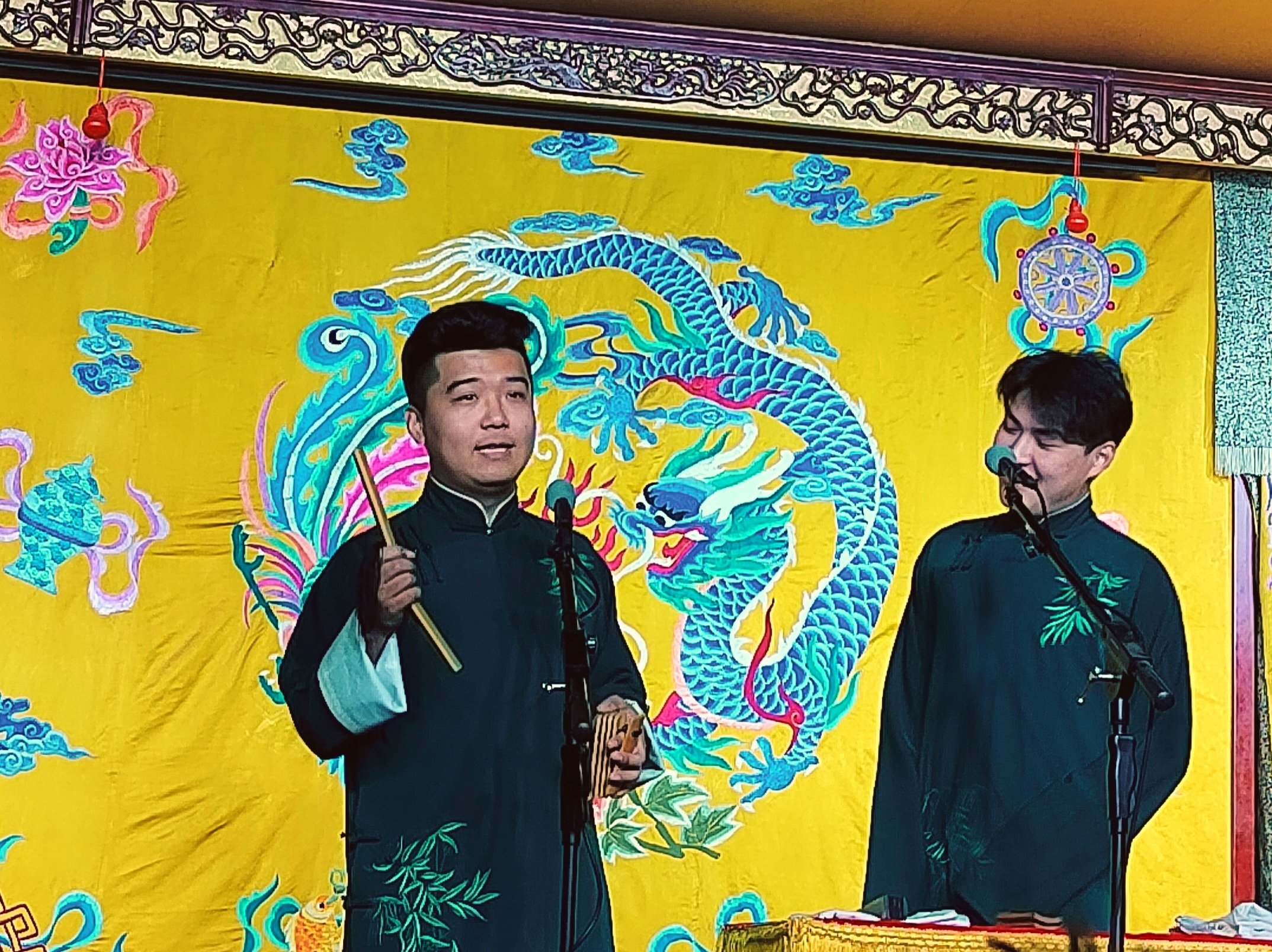 张津瑜和吕总12分钟短视频张津瑜与吕总，12分钟短视频的深度交流-第2张图片