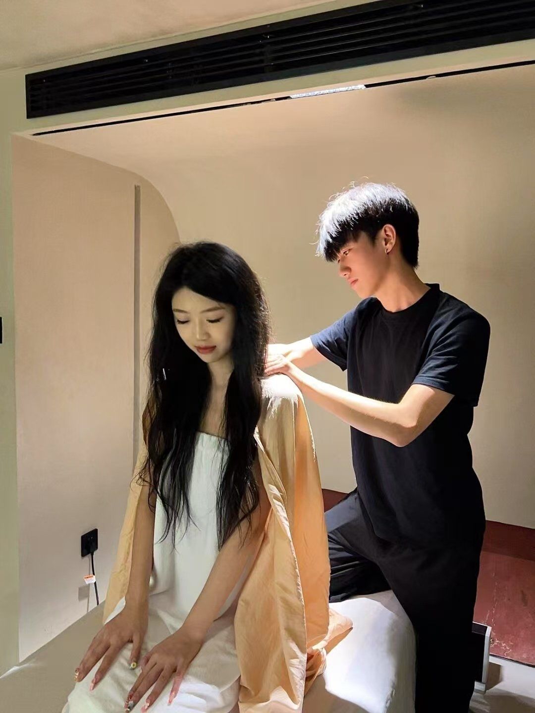 极品人妻与男按摩师极品人妻与男按摩师，一场意外的邂逅-第2张图片