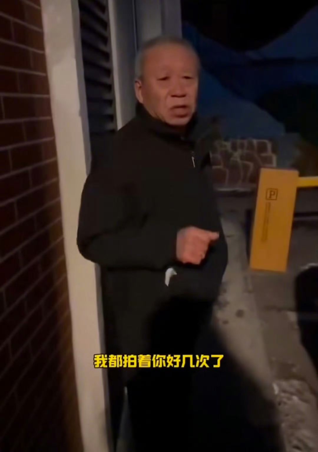 女厕露脸女厕意外露脸，一场尴尬的遭遇与反思-第3张图片
