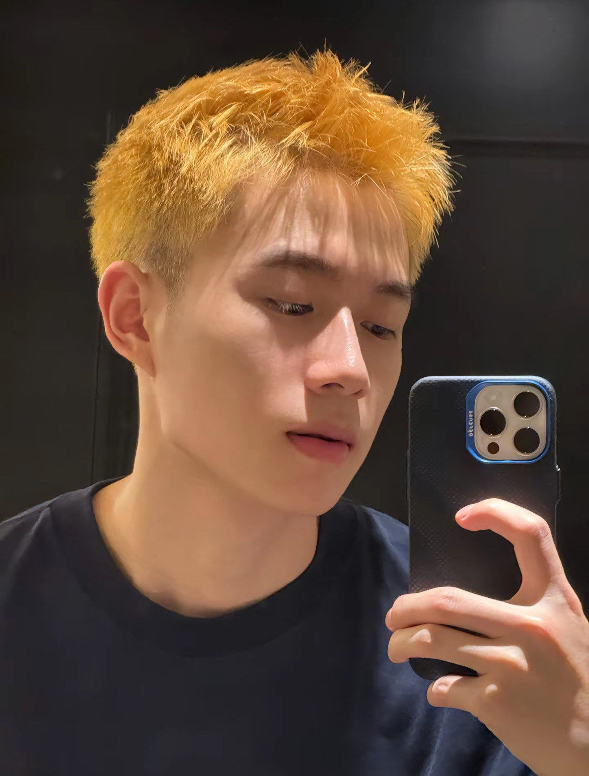 帅哥的自信风采——一次关于露j的探索