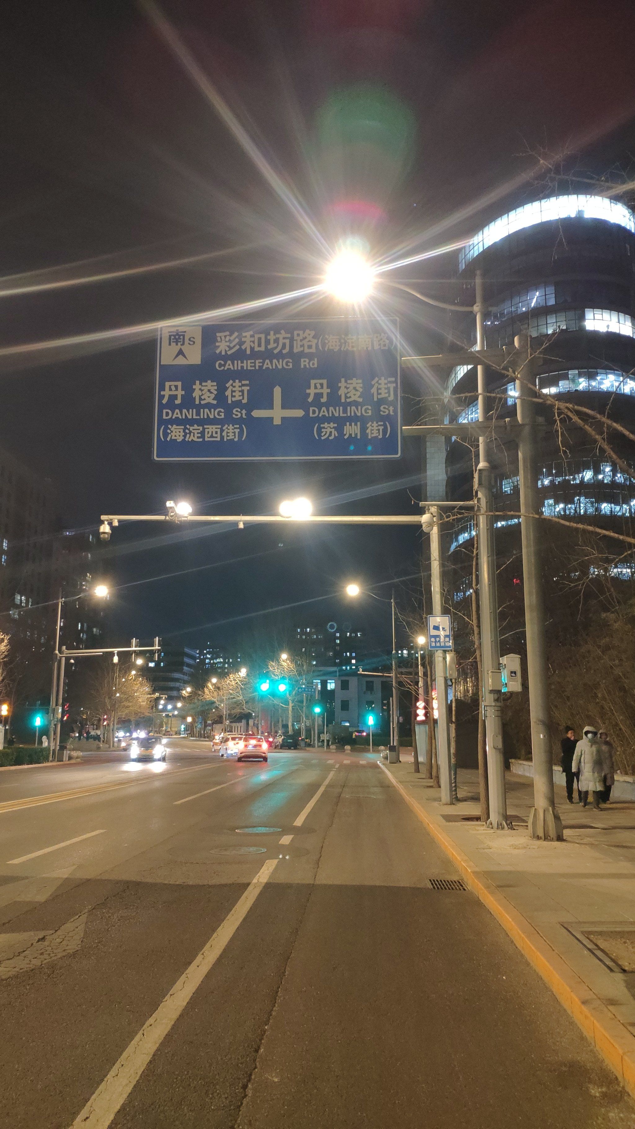 末班车上传递微热的夜晚句子类似动漫末班车上传递微热的夜晚
