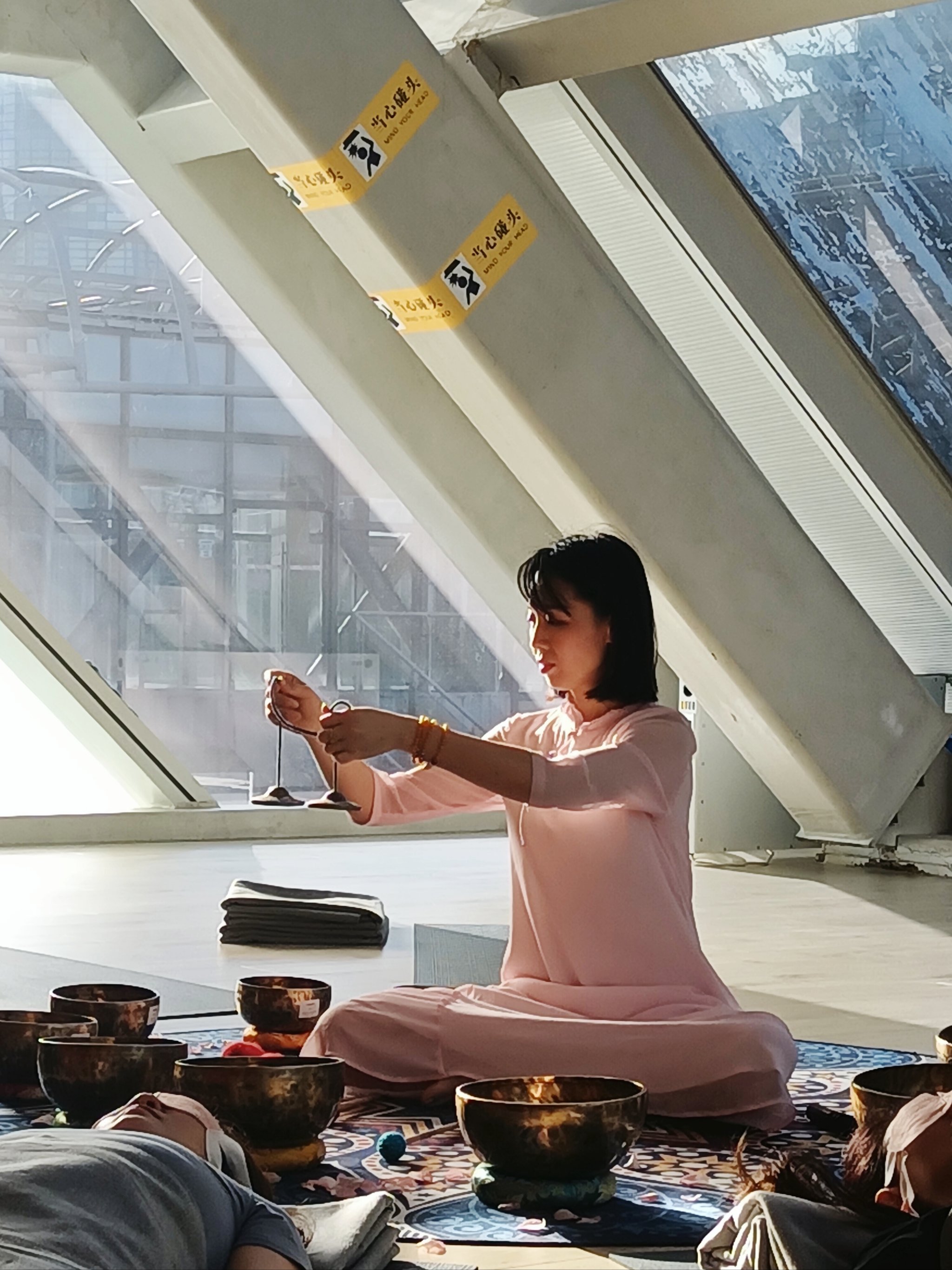 探索身体之美的独特体验——肚兜下的轻揉与娇乳的细腻触感