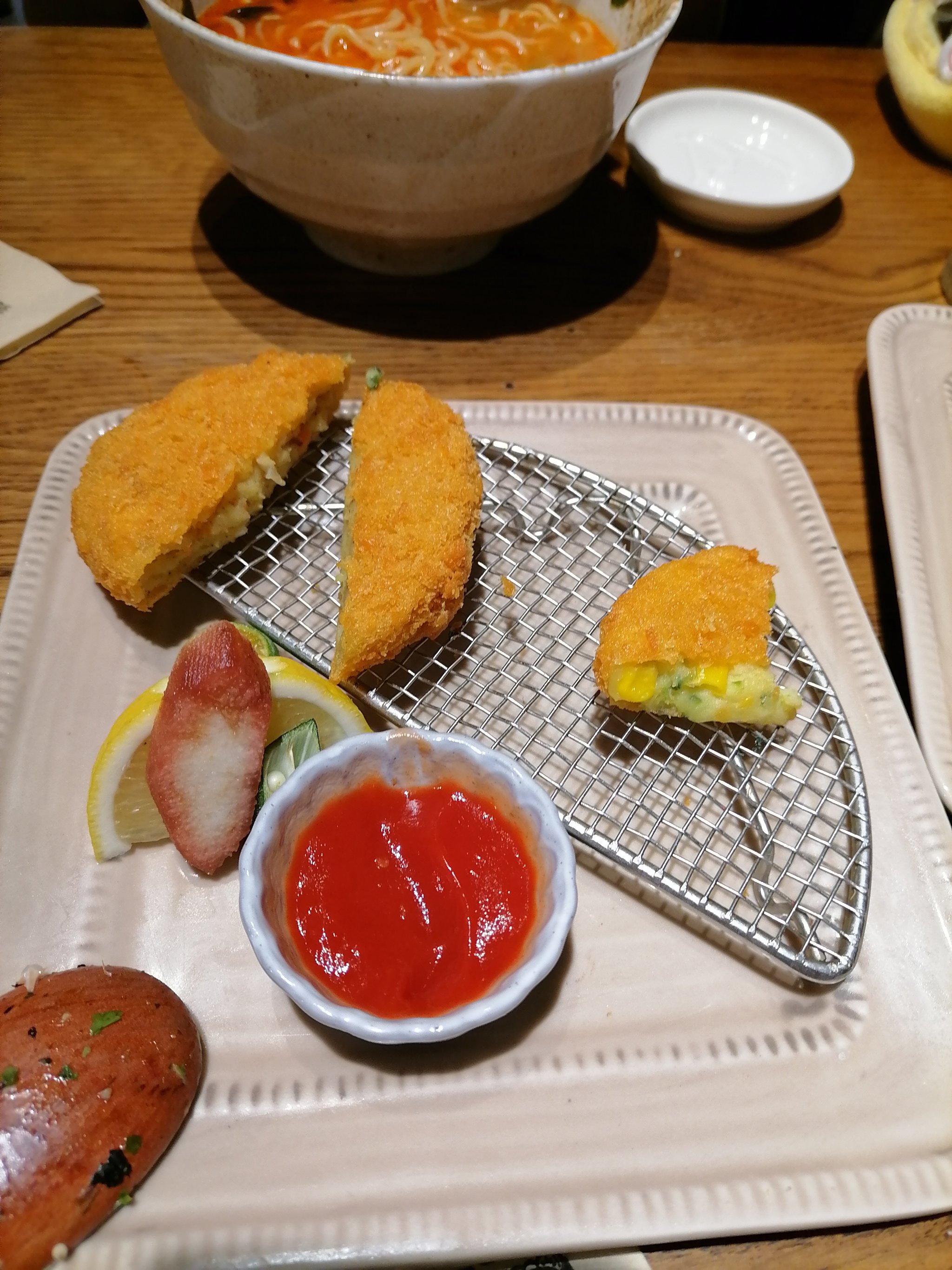 涩涩屋的果蔬世界，草莓、榴莲、秋葵与绿巨人的奇妙之旅-第2张图片