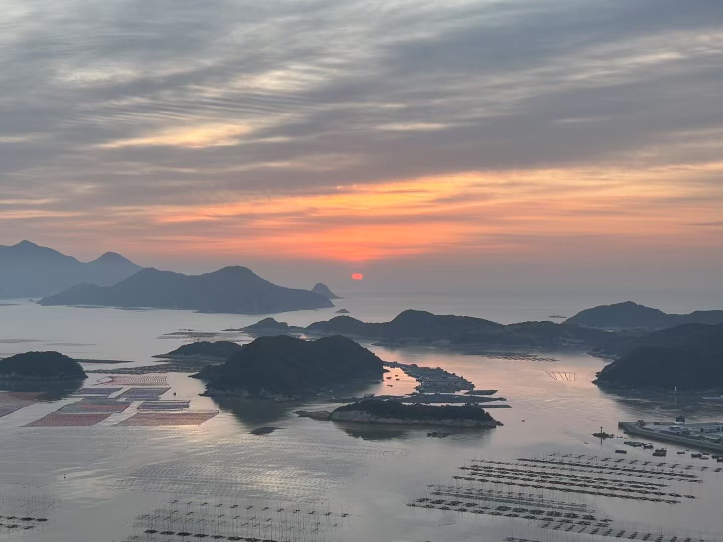 又大又舒适日出之刻，水之壮丽——体验又大又硬又爽的日出之水
