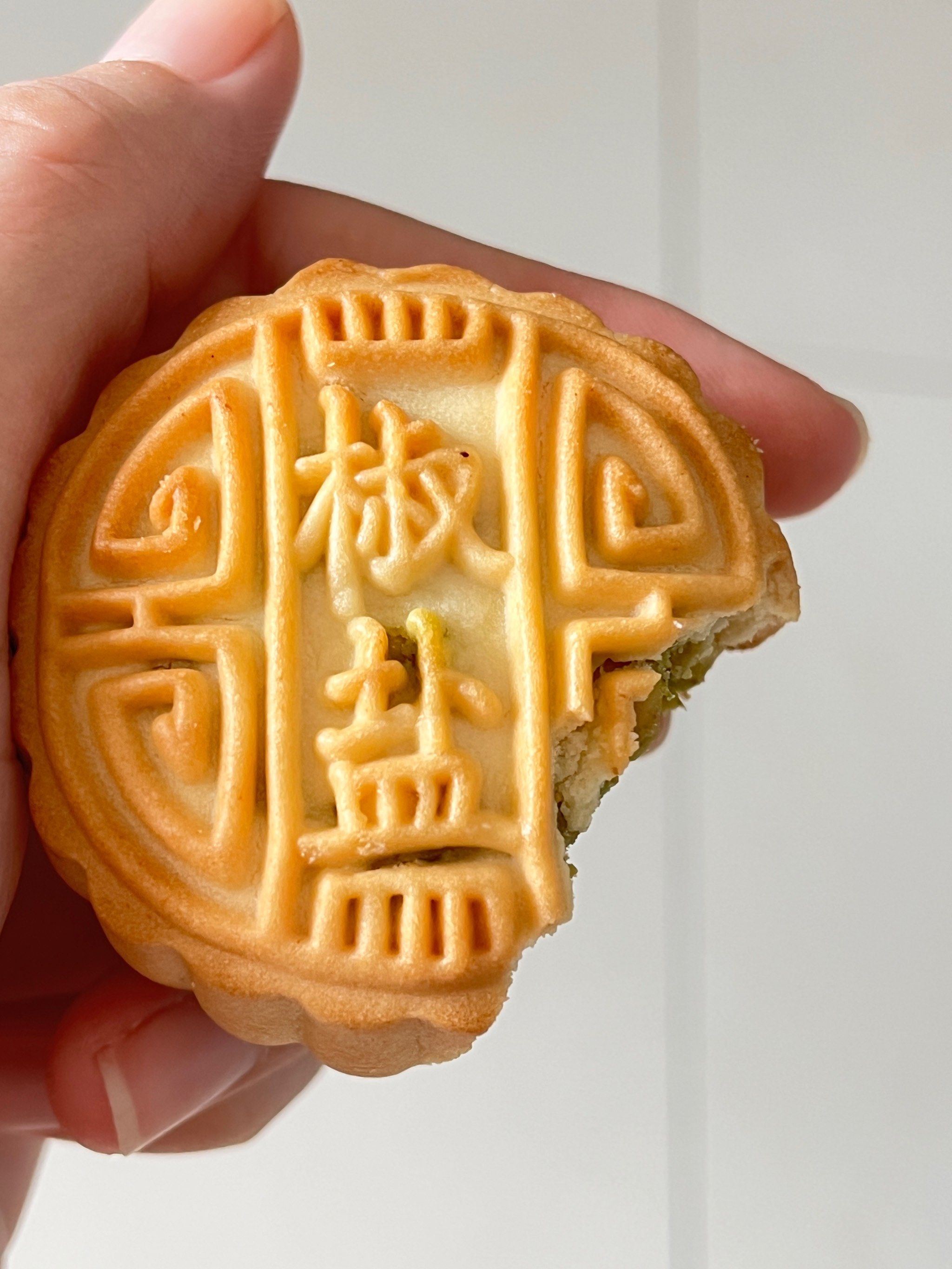 十五的月亮十六元下一句怎么接十五的月亮与十六元的启示