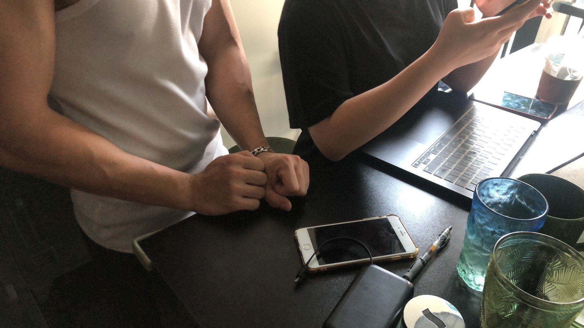 男按摩师用嘴吃我下面男按摩师与我的私密体验-第1张图片