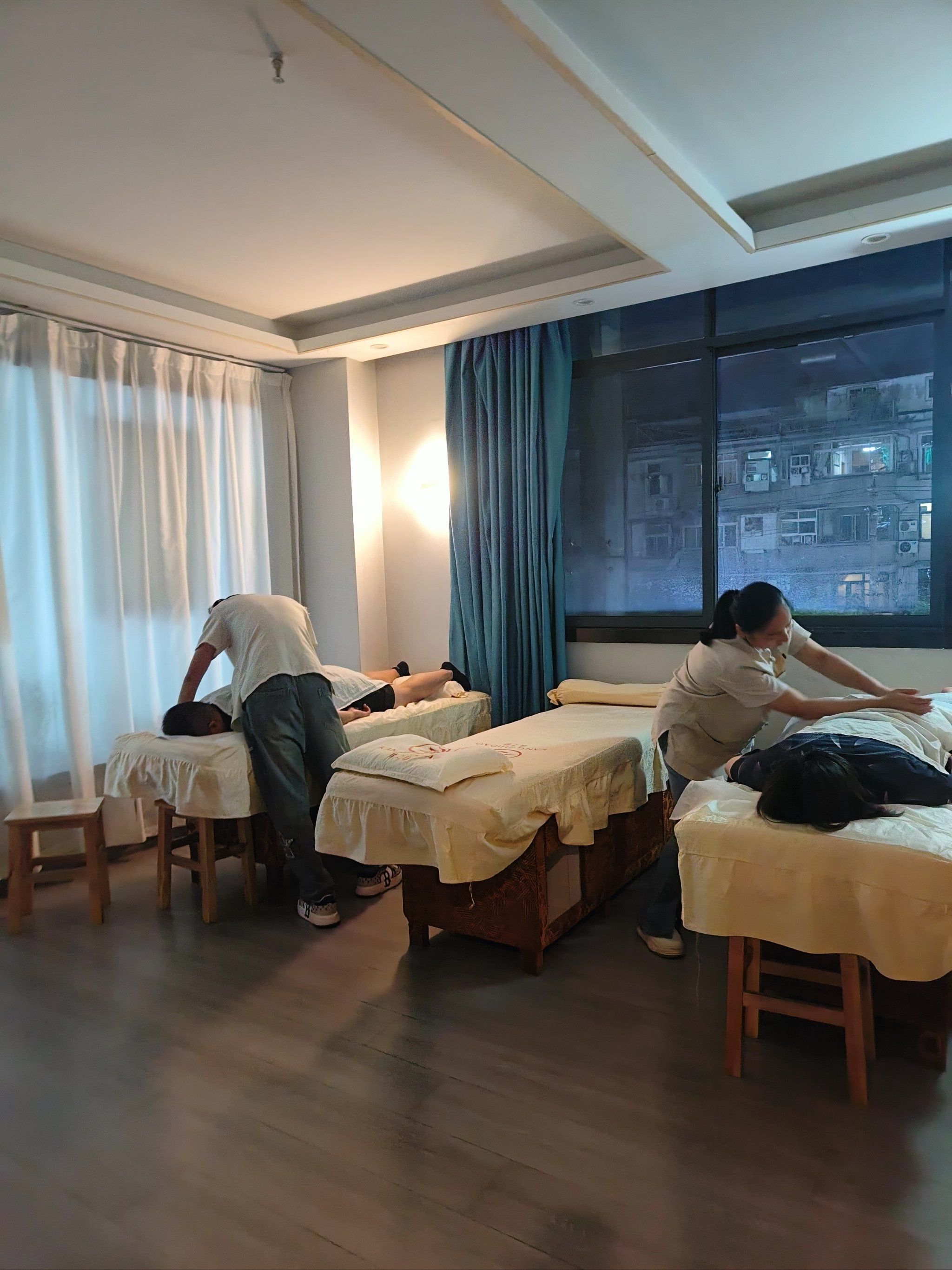 按摩师带来的身体滑进之旅-第3张图片