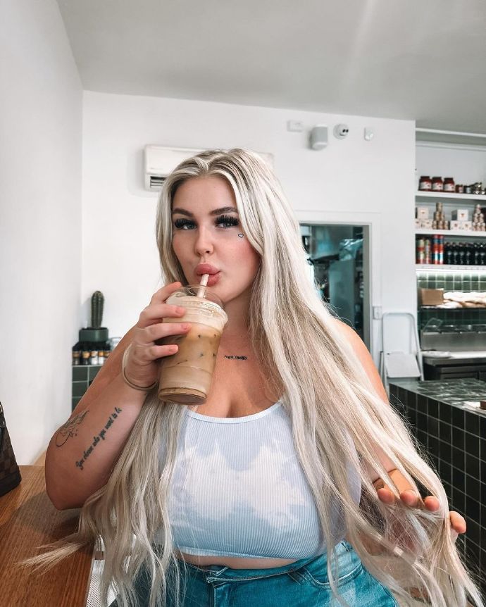 朝鲜美女bbwbbw撒尿朝鲜美女BBWBBW的独特魅力与生活中的小细节-第2张图片