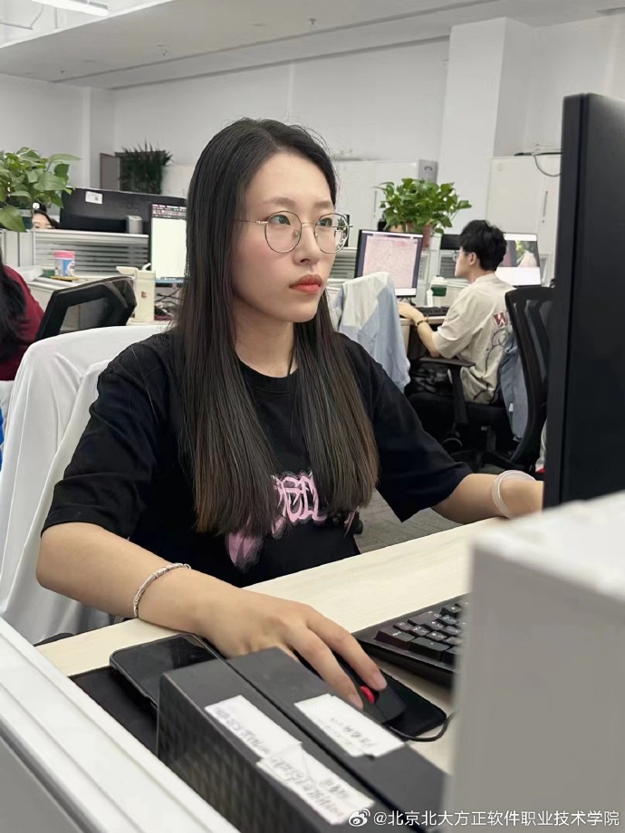 啊学长我们换个地方做软件下载探索科技新天地，啊学长，我们换个地方做软件下载-第2张图片